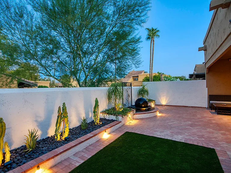 The Courtyard - Low Maintenance