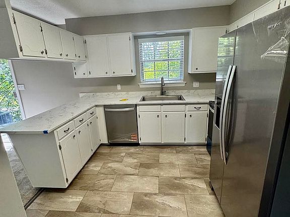 3rd image of 1324 Clearpoint Dr