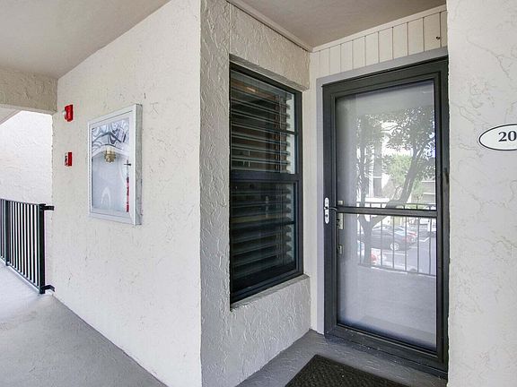 3rd image of 8 Royal Palm Way #2010