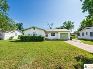 1106 Wilson St, Luling, TX 78648
