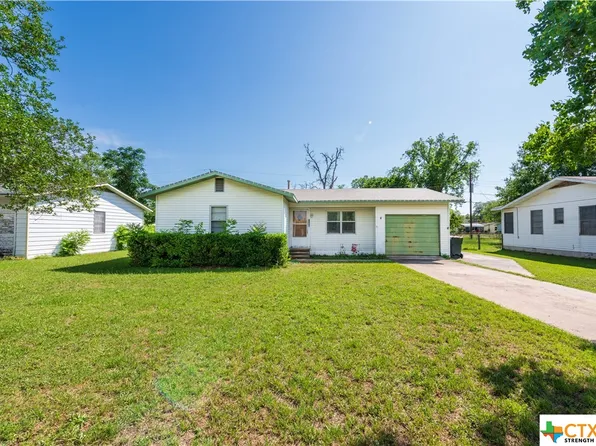 1106 Wilson St, Luling, TX 78648