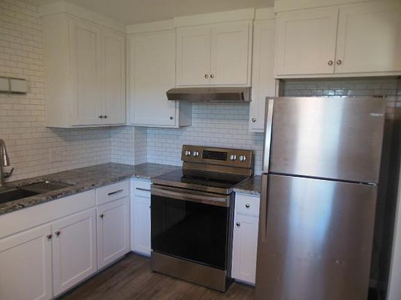 5th image of 801 NE Magellan Ave APT B