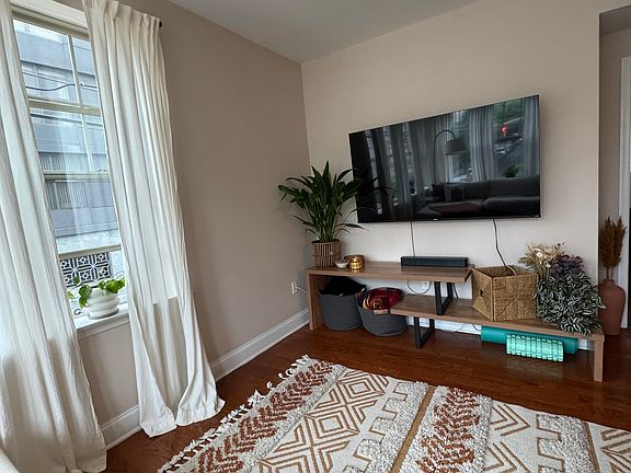3rd image of 4401 Park Ave APT 2E