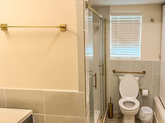 5th image of 205 Heath Dr