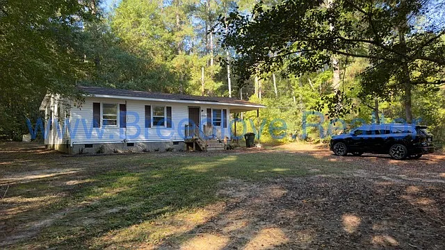 3 bed, 1.0 bath, 1020 sqft, $1,000 — Photo 3