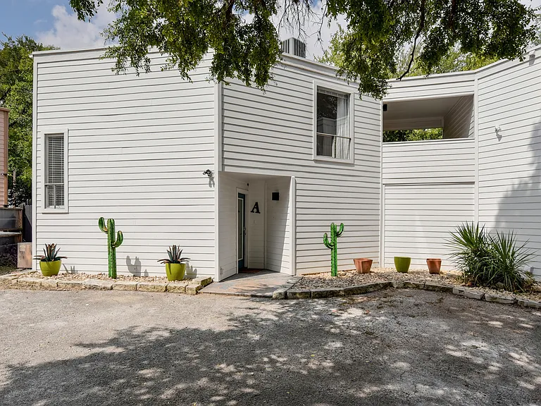 1122 Bluebonnet Ln #A — Photo 16