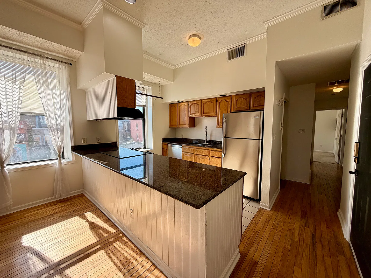 2 bed, 1.5 bath, 1108 sqft, $1,400 — Photo 3
