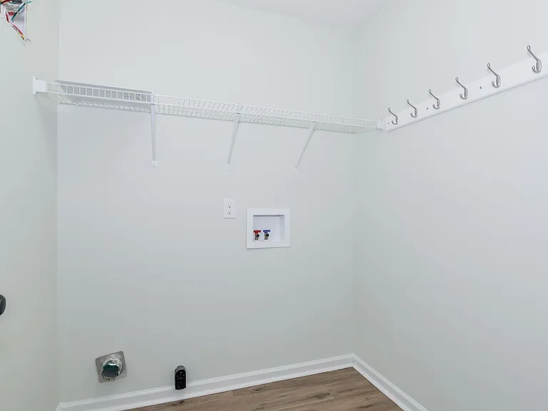 901 Avalon Ct — Photo 18