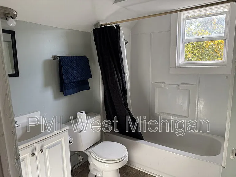 448 Thomas St SE — Photo 6
