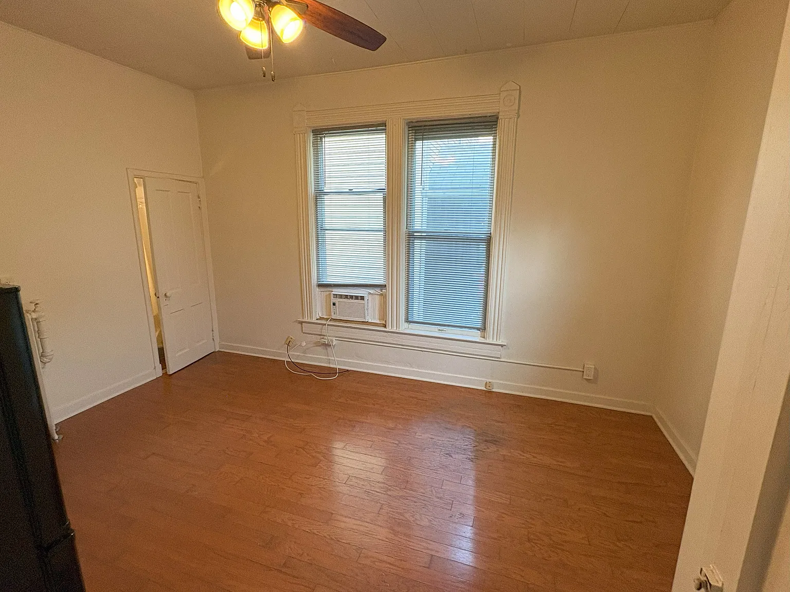 212 E Bloomington St — Photo 2