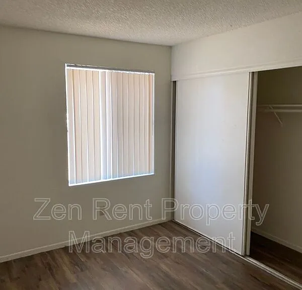 5233 W Altadena Ave — Photo 7