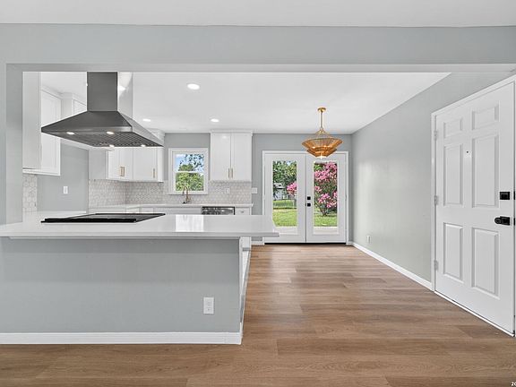 5th image of 210 HARCOURT AVE