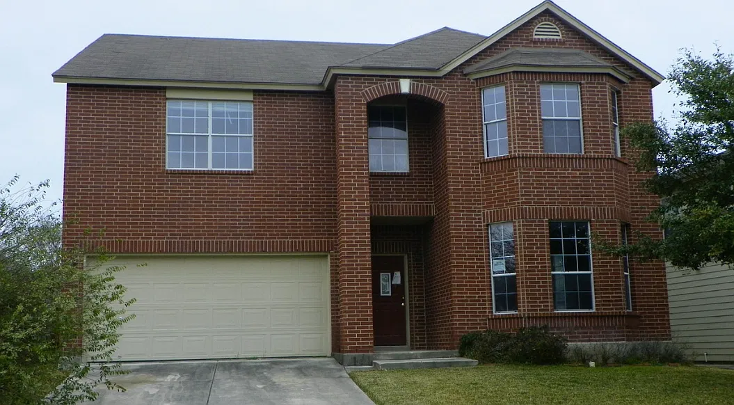 4 bed, 3493 sqft, $2,000 — Photo 1