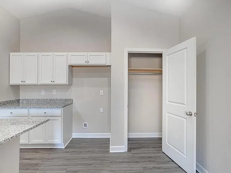 2346 E Cheyenne Ct — Photo 26
