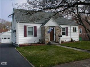 17 Holbrook St, Milford, CT 06460