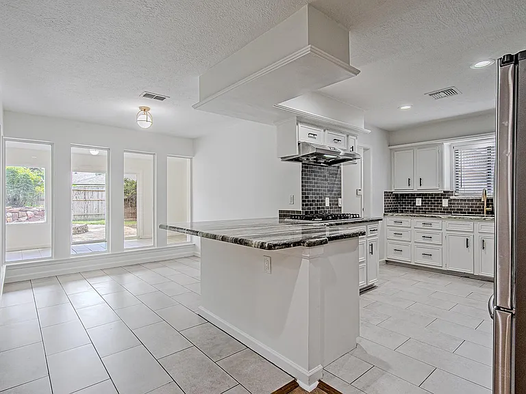 3406 Forest Village Dr — Photo 13