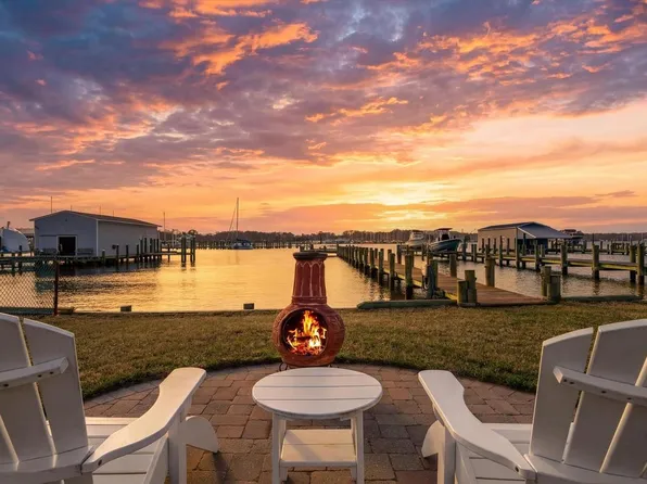 3738 Bay Dr, Edgewater, MD 21037