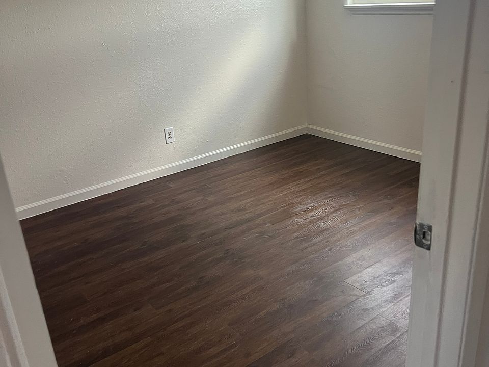 1st image of 606 S Soderquist Rd #606