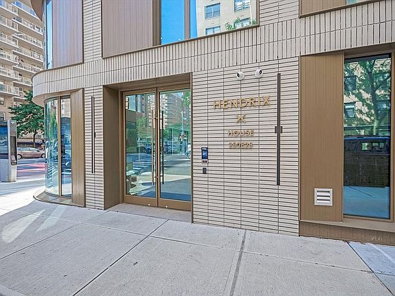 2nd image of 250 25th St #9B