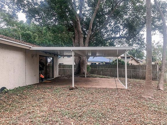 3rd image of 2405 E Timberlane Dr