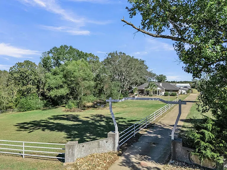 2370 Big Woods Rd — Photo 1