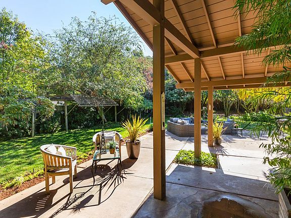 4th image of 370 Yerba Santa Ave