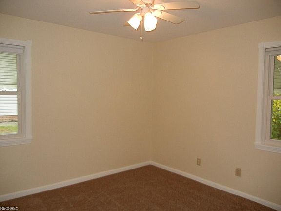 3rd image of 608 W Glendale St