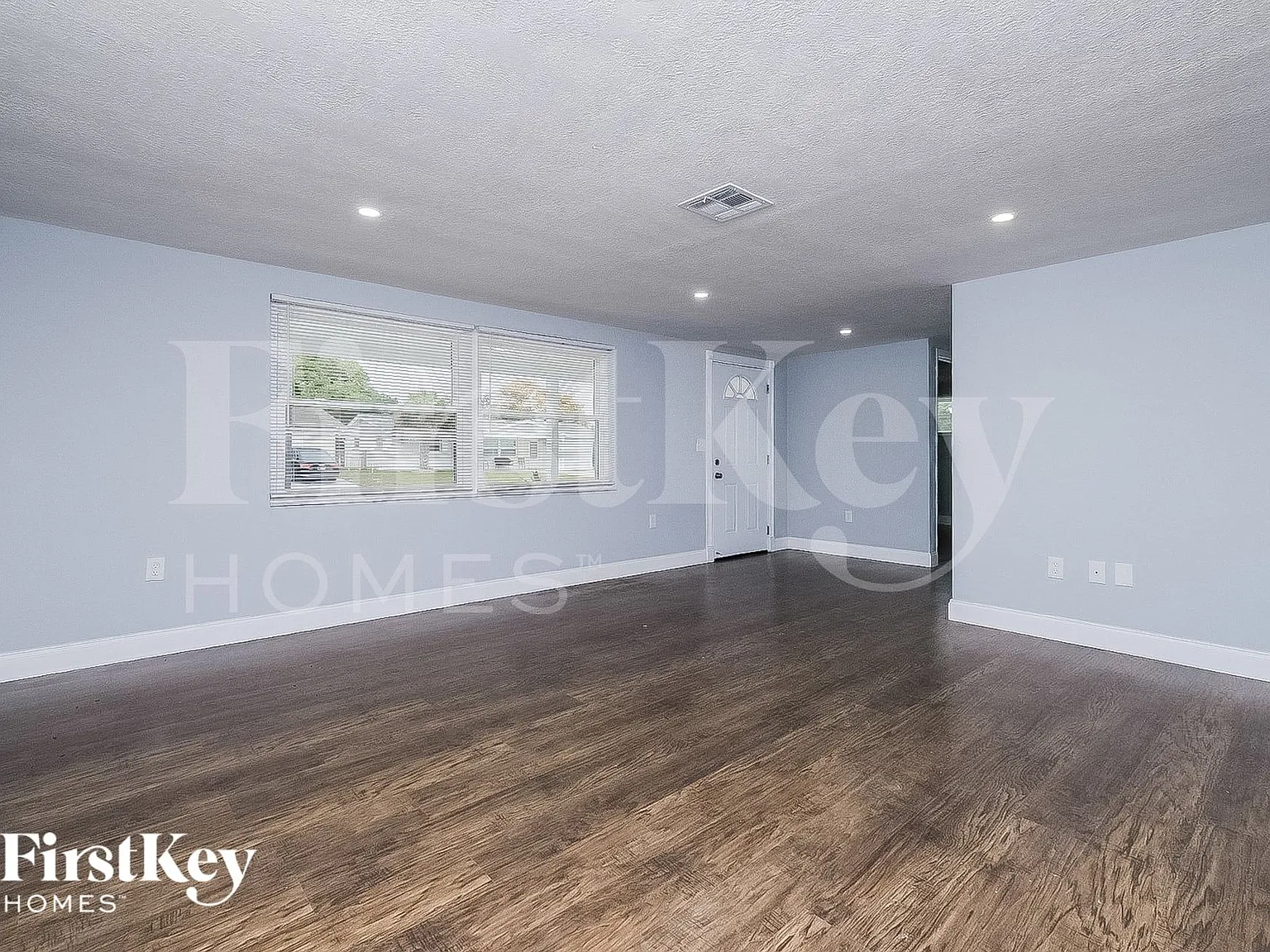 3 bed, 2.0 bath, 1345 sqft, $2,055 — Photo 3