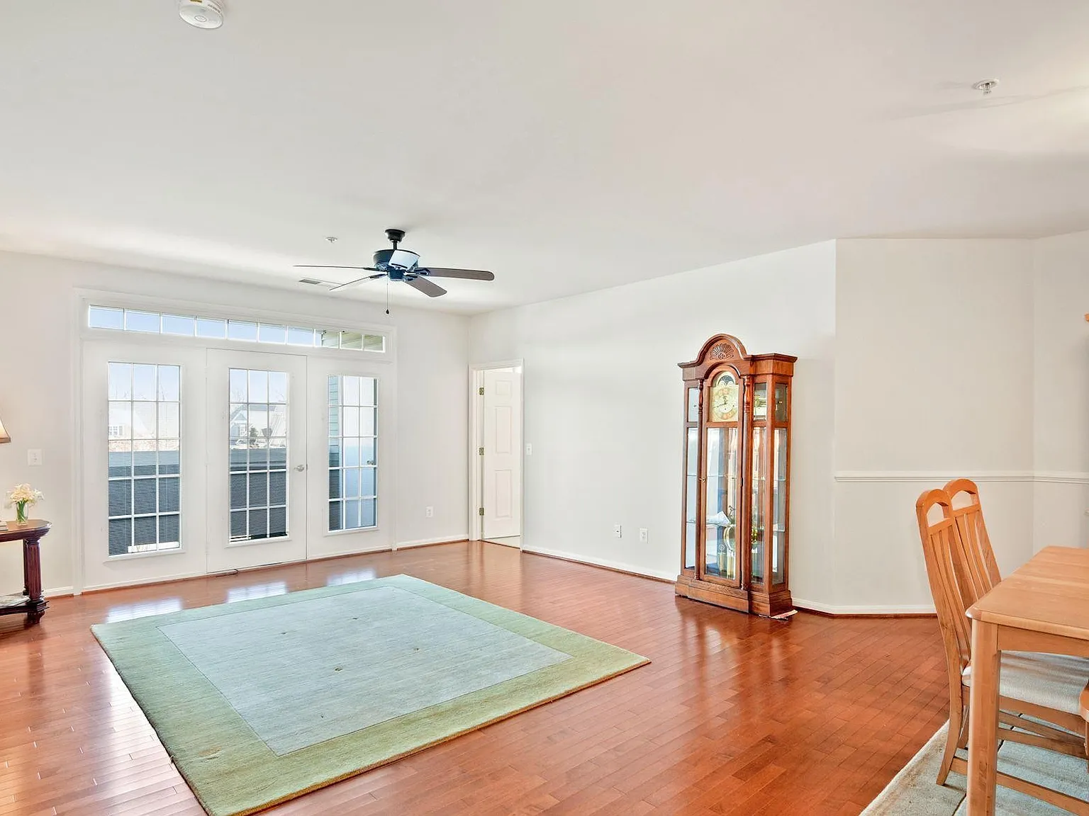 2 bed, 1919 sqft, $3,400 — Photo 4