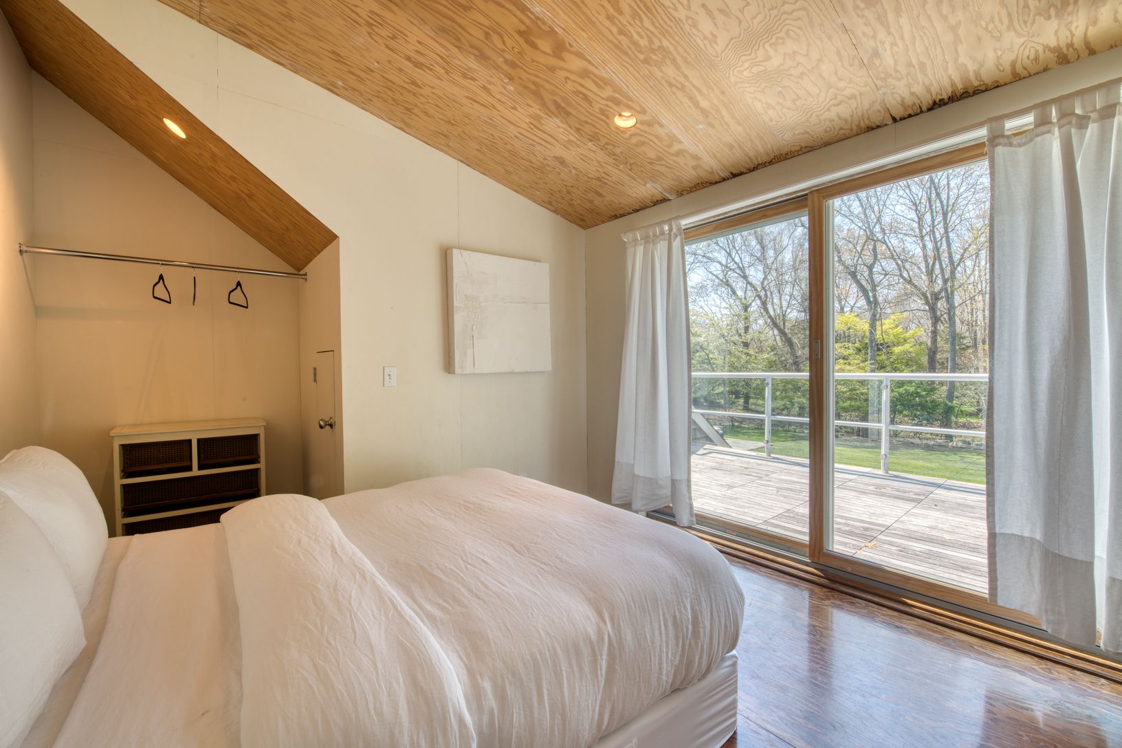  Guest bedroom 4