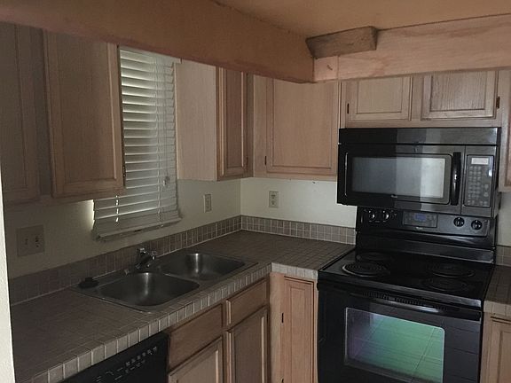 2nd image of 2400 SE Garden Terrace # Fl 1ST