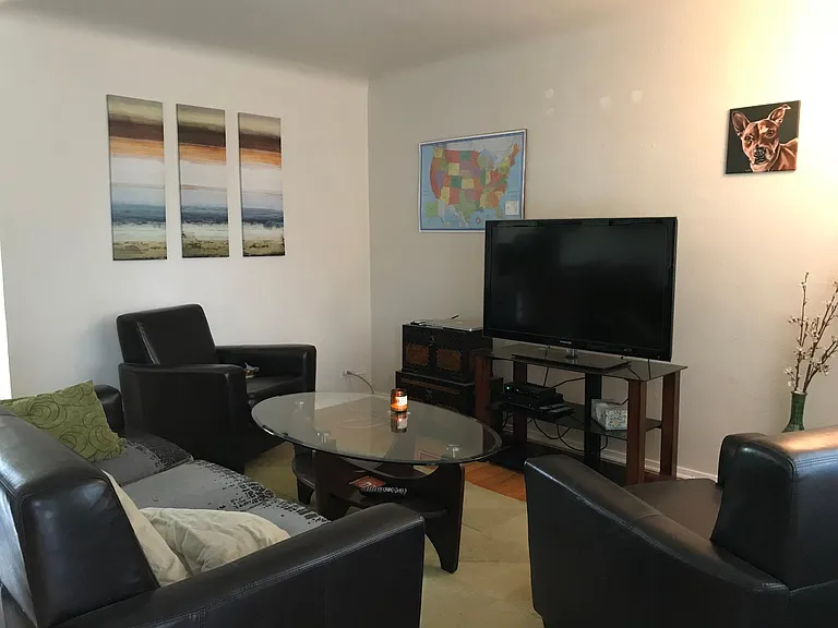 1221 Jasmine St — Photo 3