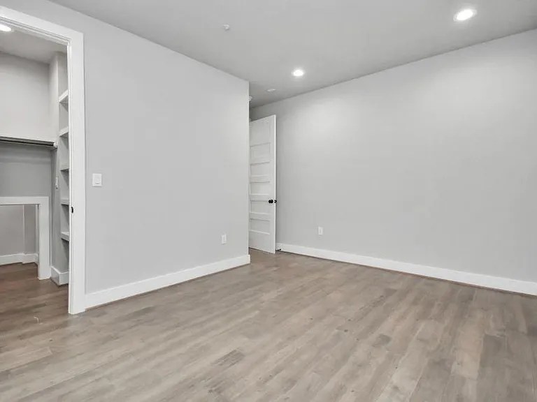 1320 Eberhard St — Photo 9