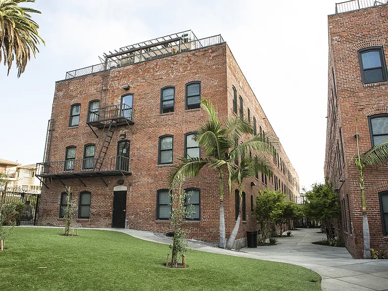 Brownstone Lofts — Photo 17