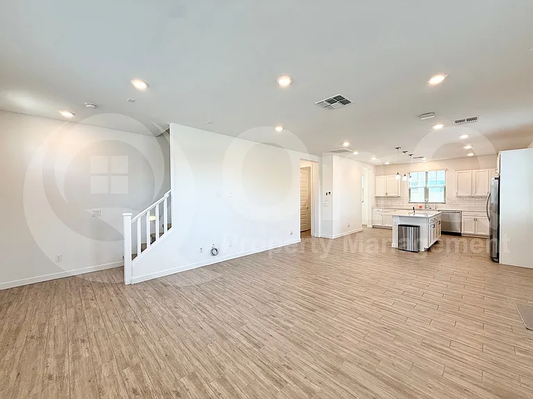 1061 E Marlin Dr — Photo 8