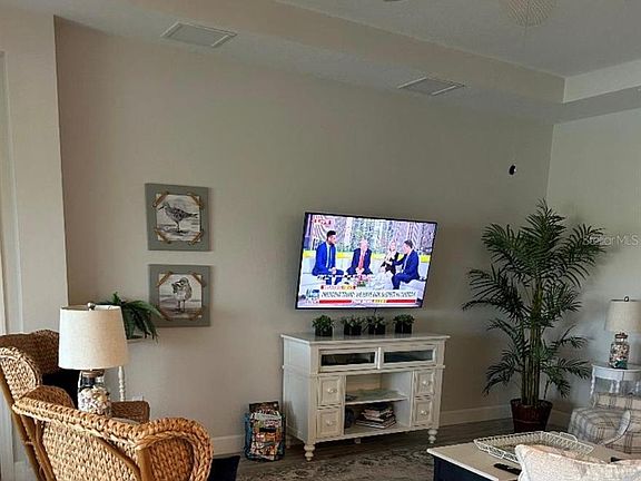 4th image of 560 ADENMORE TERRACE