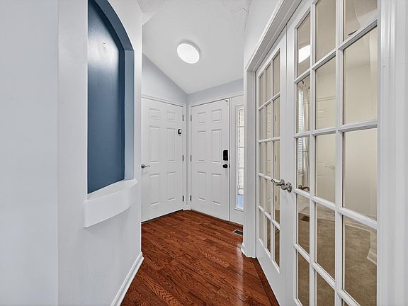 4th image of 103 Riverscape Ct