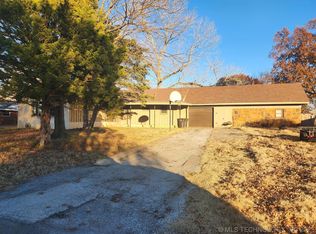 1716 Arbor Dr, Bartlesville, OK 74006