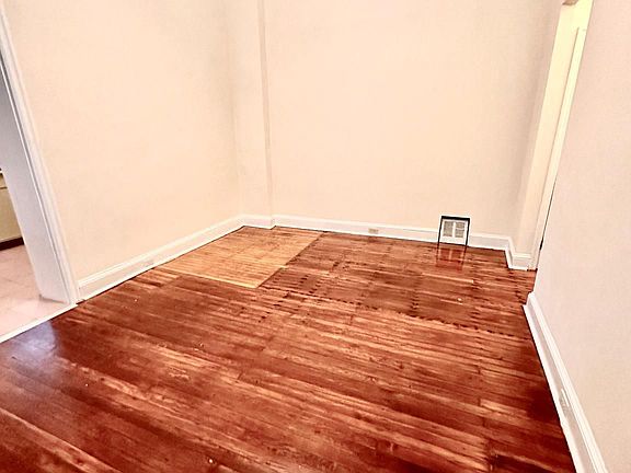5th image of 5115 Pulaski Ave APT 1