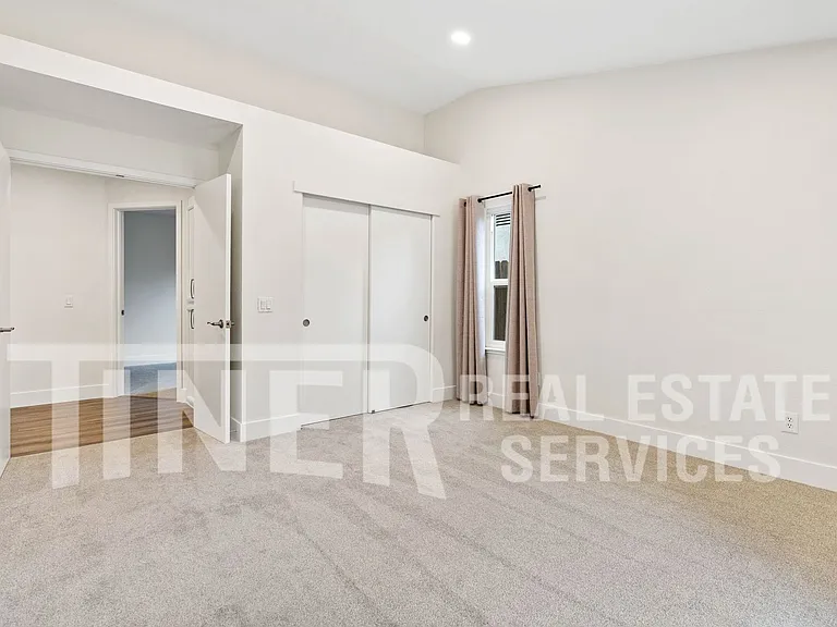 3421 Cobblestone Dr — Photo 12