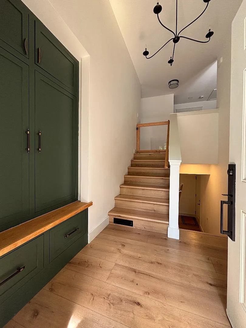 Unit Photo - 830 Dehoff Dr
