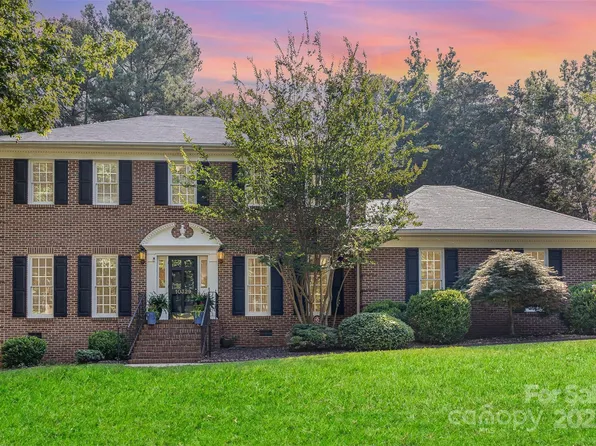 10329 Hollybrook Dr, Charlotte, NC 28277