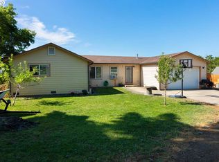 3326 Hughes St, Roseburg, OR 97470