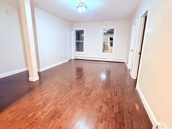 3rd image of 418 S 1st Ave #2