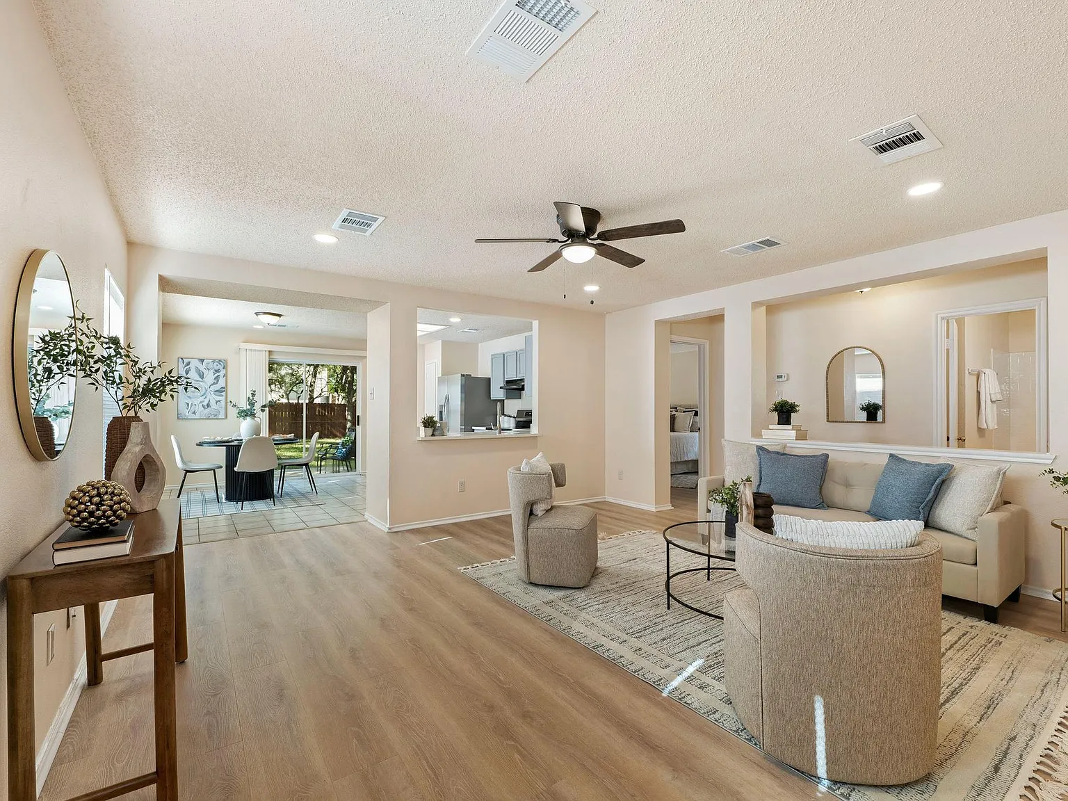 4 bed, 2.0 bath, 2098 sqft, $2,100 — Photo 3