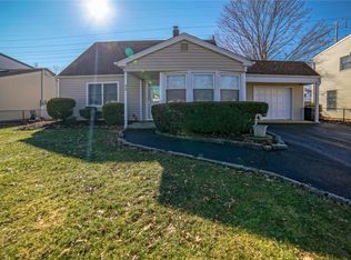 92 Cornflower Rd, Levittown, NY 11756