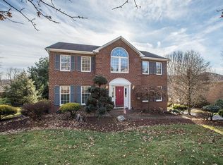 207 W Edgewood Dr, Mcmurray, PA 15317