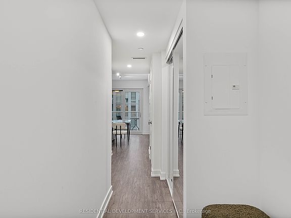 3rd image of 88 Queen St E #901