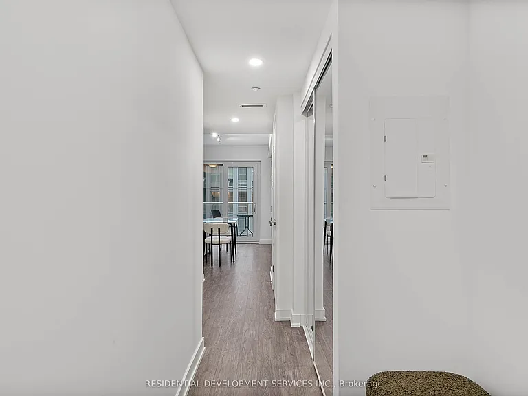 88 Queen St E #901 — Photo 3
