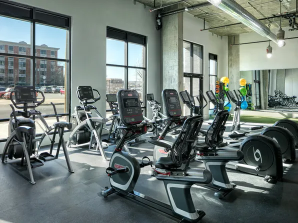 400 Claremont Avenue image 14 of 39